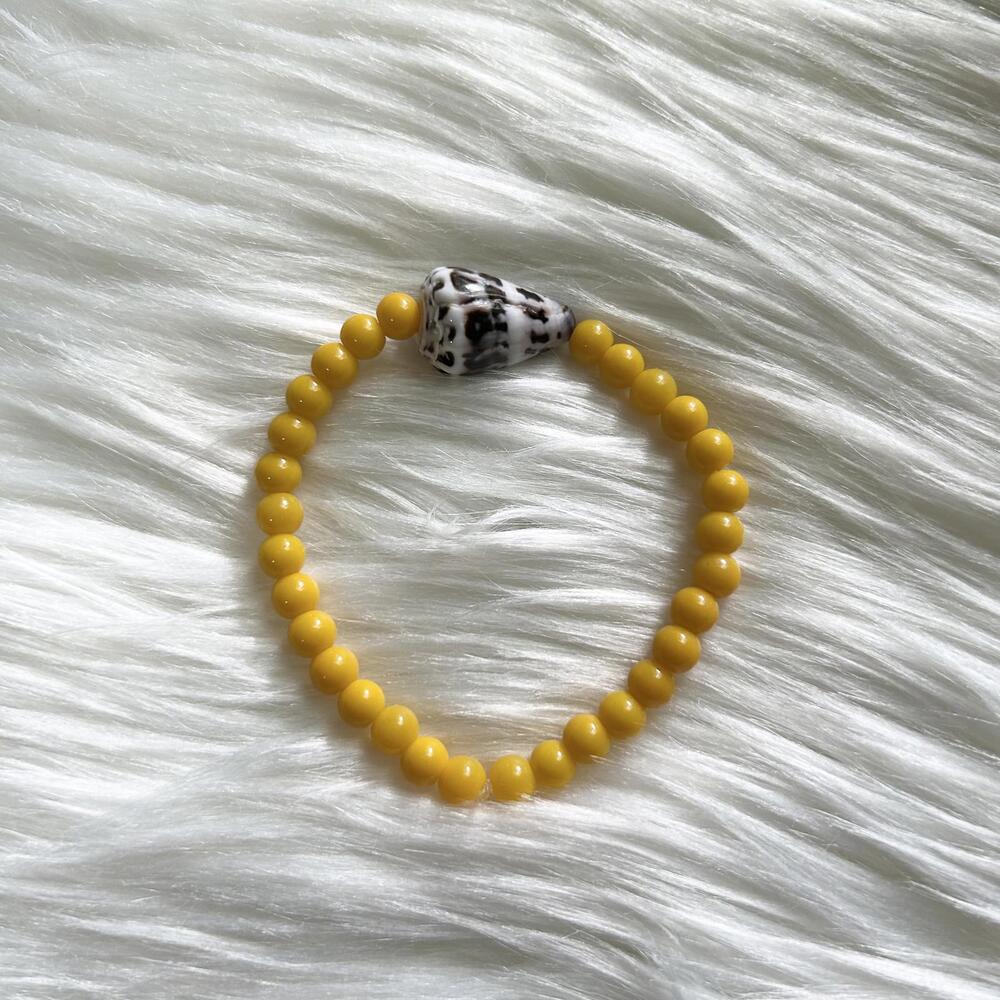Hawaiian Hebrew Cone Shell Yellow Bead Stretchy Bracelet
